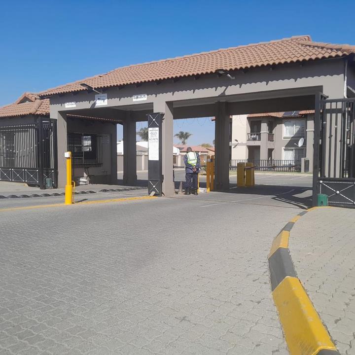2 Bedroom Apartment in Van Dyk Park, Boksburg